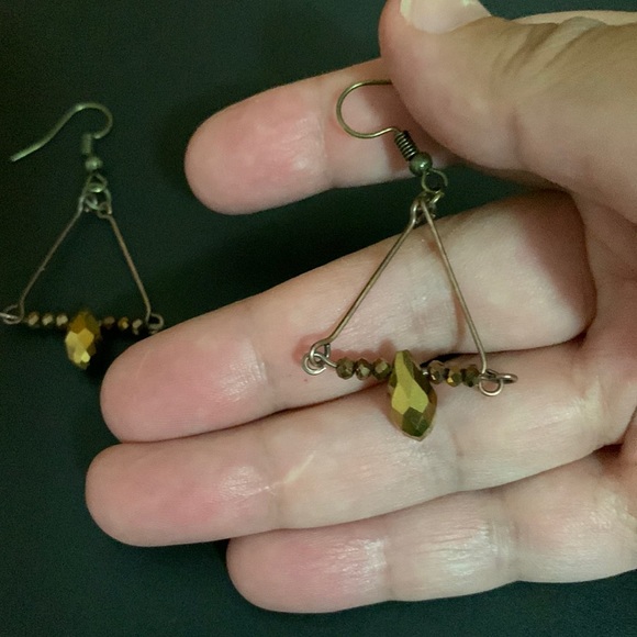 🦋Beautiful Crystals earring vintage antique finish 🦋NWOT - Picture 4 of 9